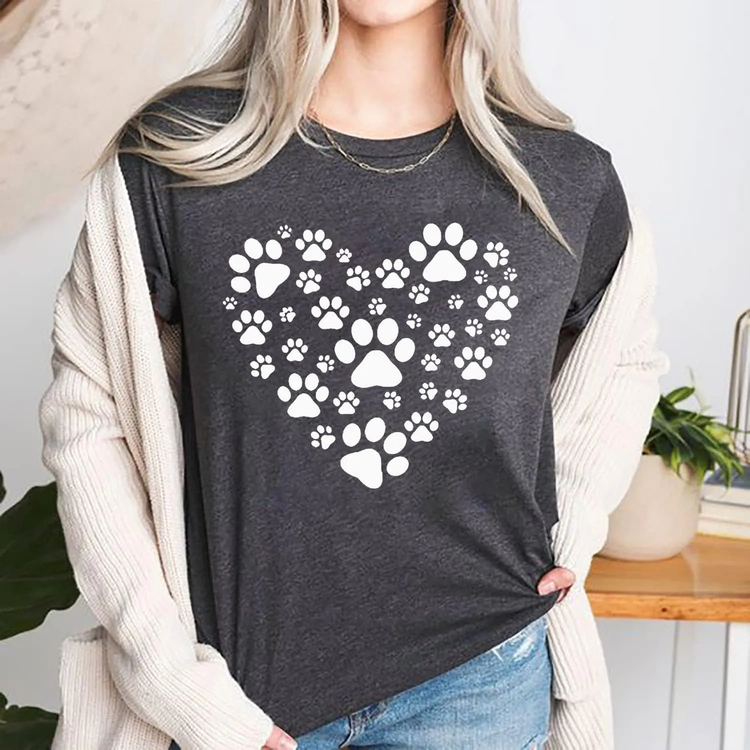 Susongeth Dog Paw Love Heart Print T-Shirt for Women Short Sleeve Dog Mom Graphic Tees Tops Mother's Day Shirts